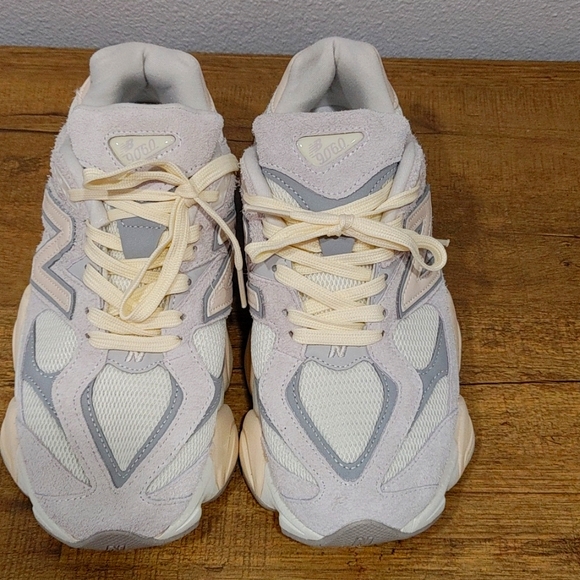 New Balance cream/Gray colors size 8 for men New no tags